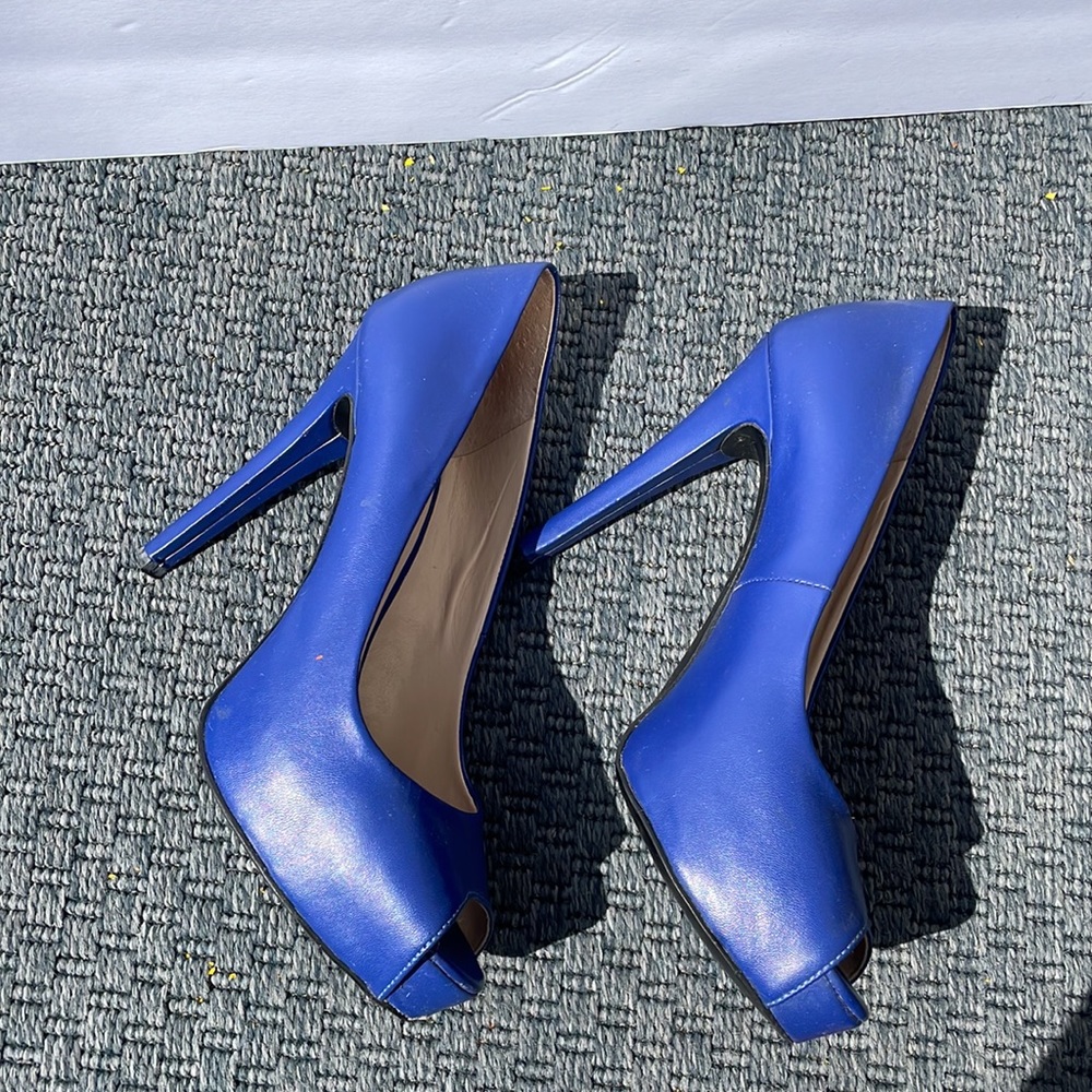 GUESS Navy Blue Leather Heels - Picture 4 of 4